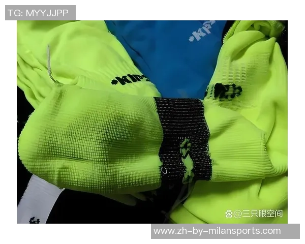 足球袜的功能与特性解析助你提升运动表现与舒适度